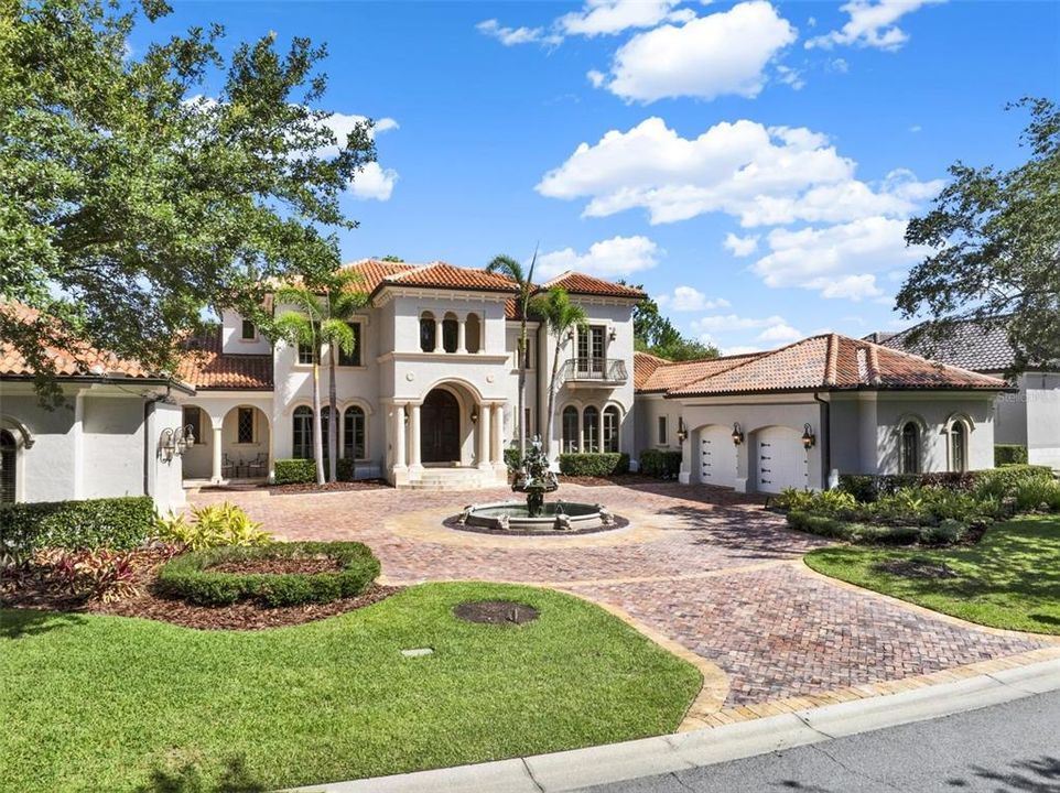 合同活跃: $3,750,000 (5 贝兹, 6 浴室, 6101 平方英尺)