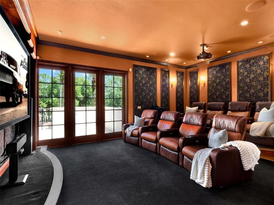 合同活跃: $3,750,000 (5 贝兹, 6 浴室, 6101 平方英尺)