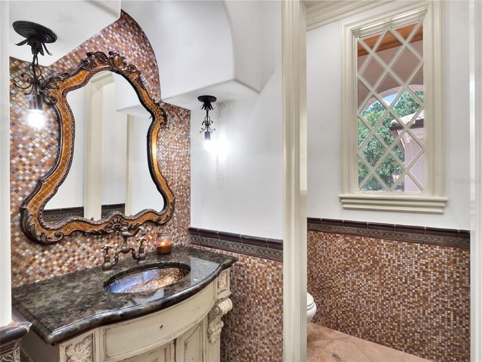 合同活跃: $3,750,000 (5 贝兹, 6 浴室, 6101 平方英尺)