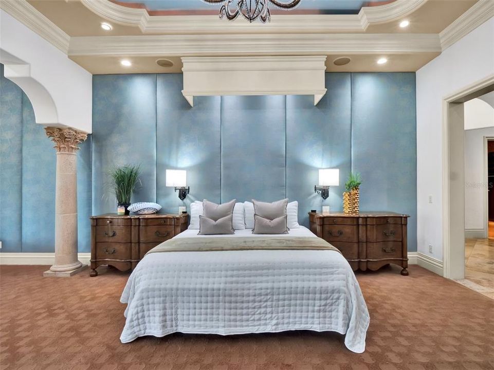 合同活跃: $3,750,000 (5 贝兹, 6 浴室, 6101 平方英尺)