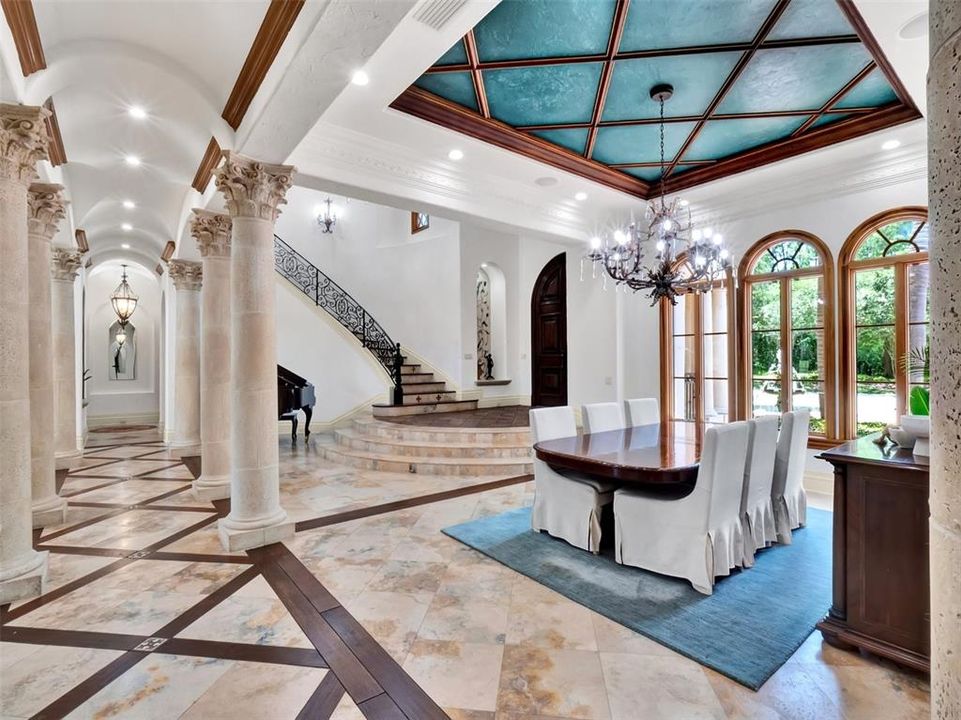 合同活跃: $3,750,000 (5 贝兹, 6 浴室, 6101 平方英尺)