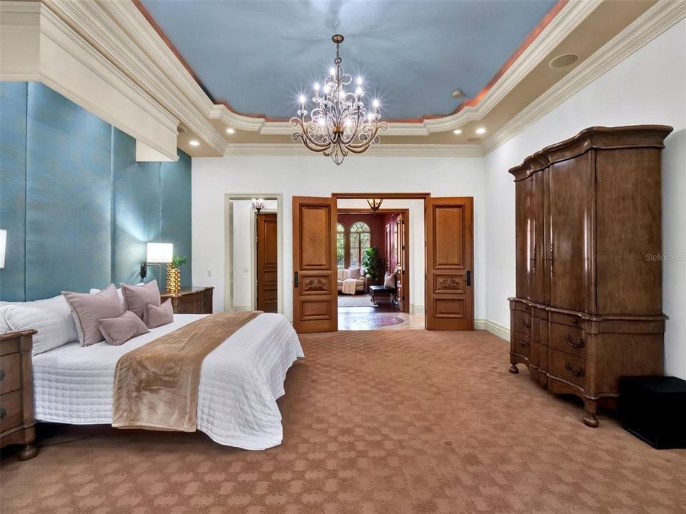 合同活跃: $3,750,000 (5 贝兹, 6 浴室, 6101 平方英尺)