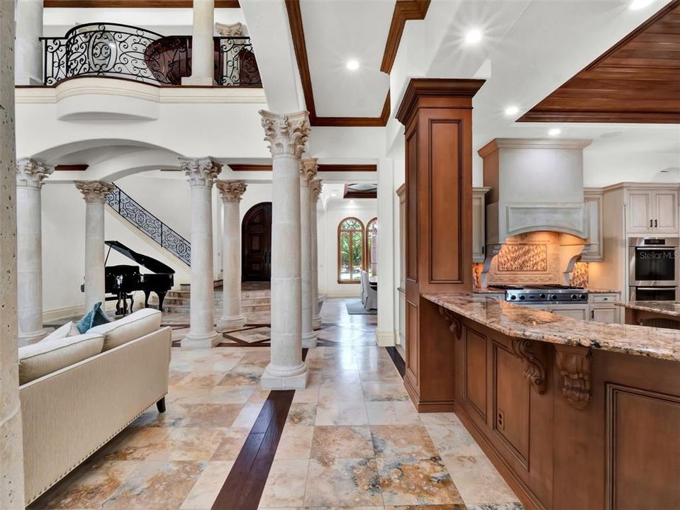 合同活跃: $3,750,000 (5 贝兹, 6 浴室, 6101 平方英尺)