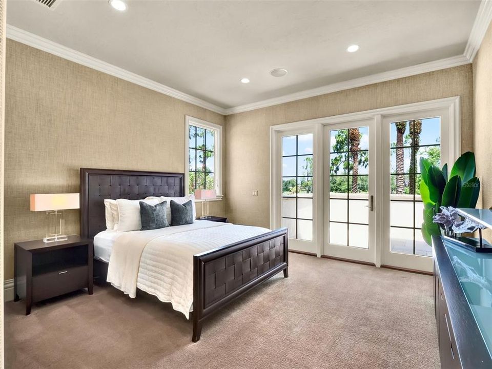 合同活跃: $3,750,000 (5 贝兹, 6 浴室, 6101 平方英尺)