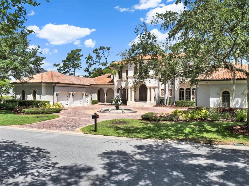 合同活跃: $3,750,000 (5 贝兹, 6 浴室, 6101 平方英尺)