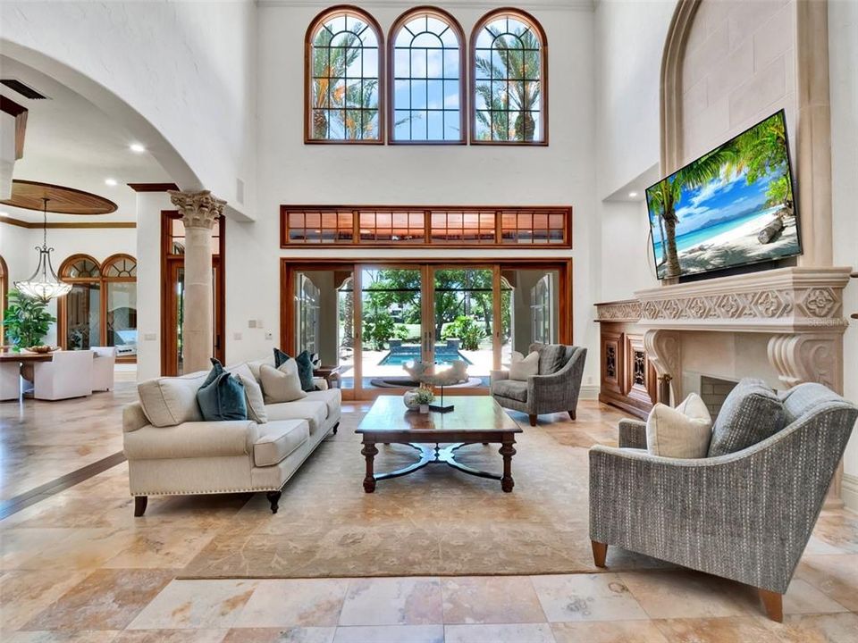 合同活跃: $3,750,000 (5 贝兹, 6 浴室, 6101 平方英尺)