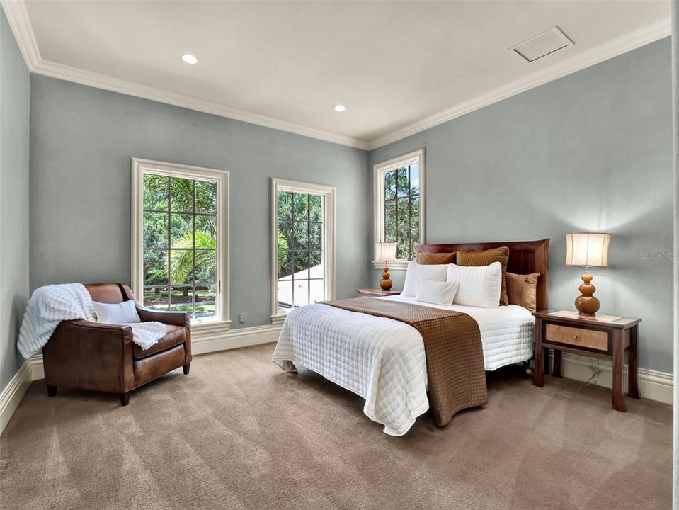 合同活跃: $3,750,000 (5 贝兹, 6 浴室, 6101 平方英尺)