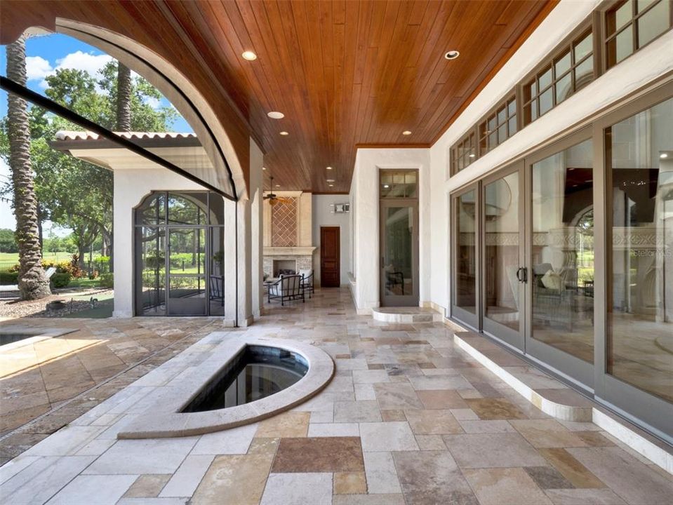 合同活跃: $3,750,000 (5 贝兹, 6 浴室, 6101 平方英尺)