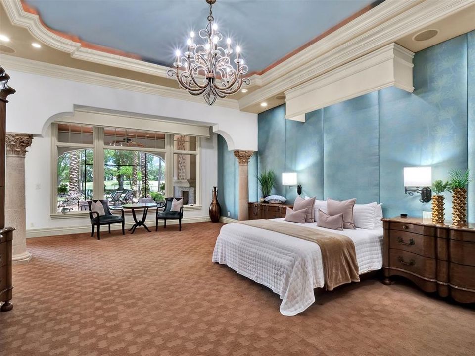 合同活跃: $3,750,000 (5 贝兹, 6 浴室, 6101 平方英尺)