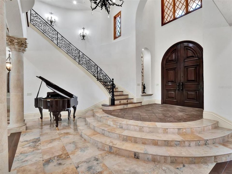 合同活跃: $3,750,000 (5 贝兹, 6 浴室, 6101 平方英尺)