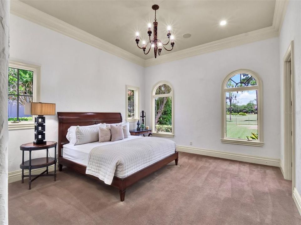 合同活跃: $3,750,000 (5 贝兹, 6 浴室, 6101 平方英尺)