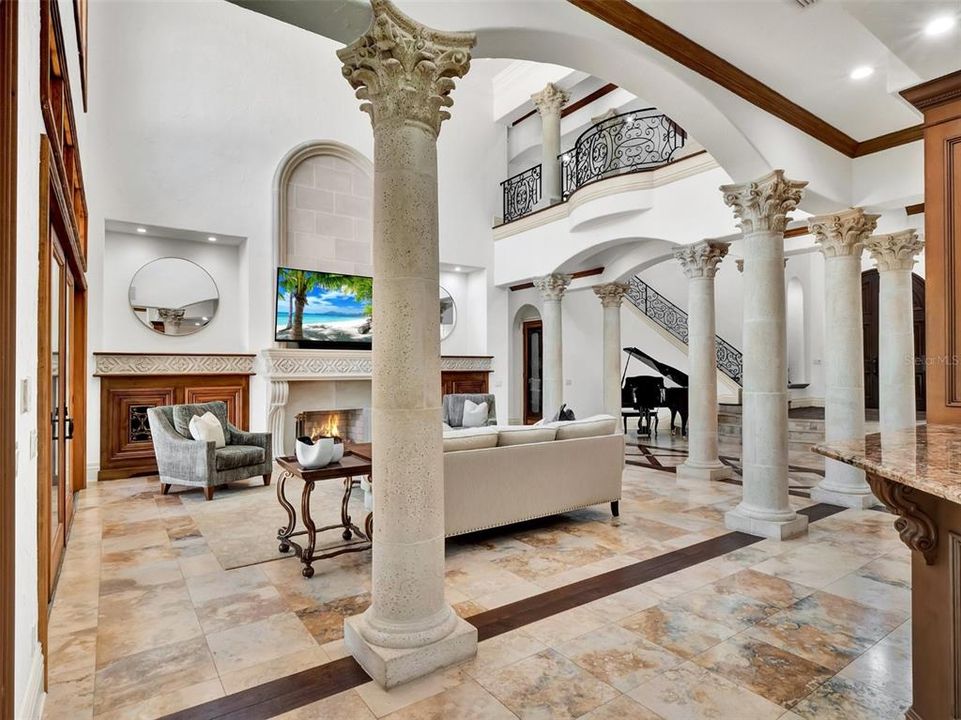 合同活跃: $3,750,000 (5 贝兹, 6 浴室, 6101 平方英尺)