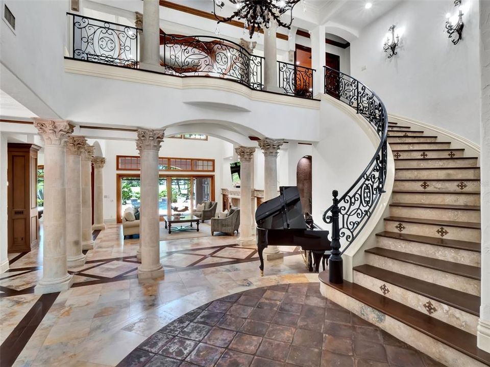 合同活跃: $3,750,000 (5 贝兹, 6 浴室, 6101 平方英尺)