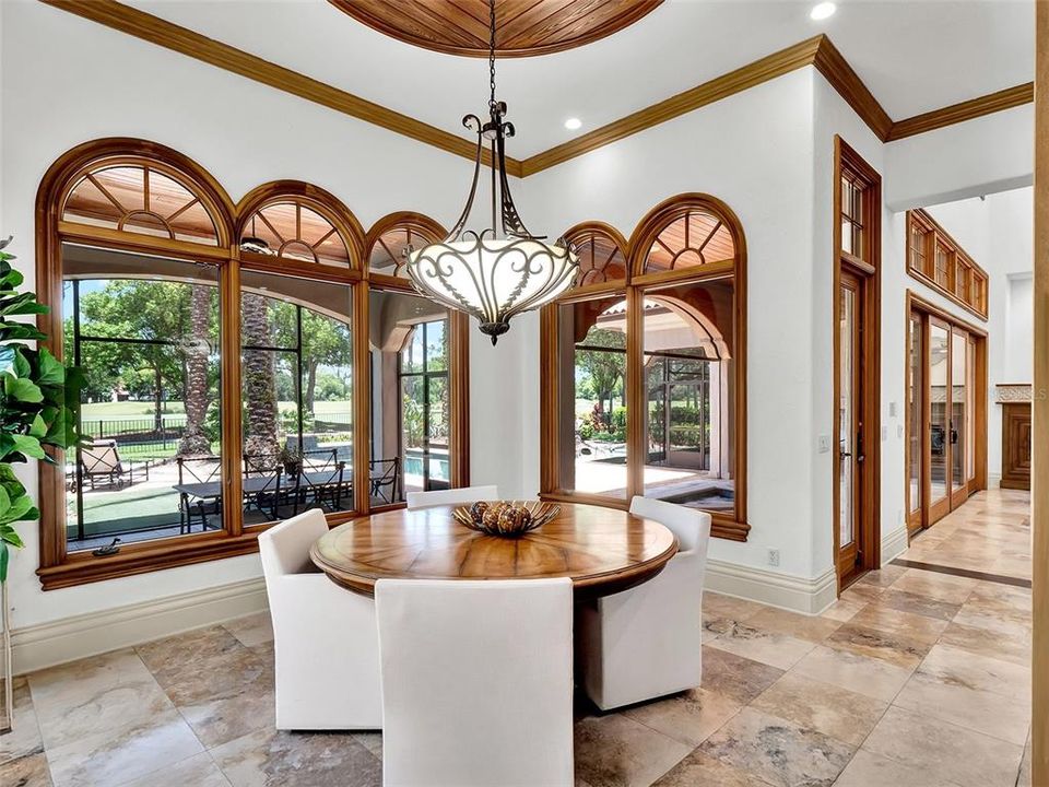 合同活跃: $3,750,000 (5 贝兹, 6 浴室, 6101 平方英尺)