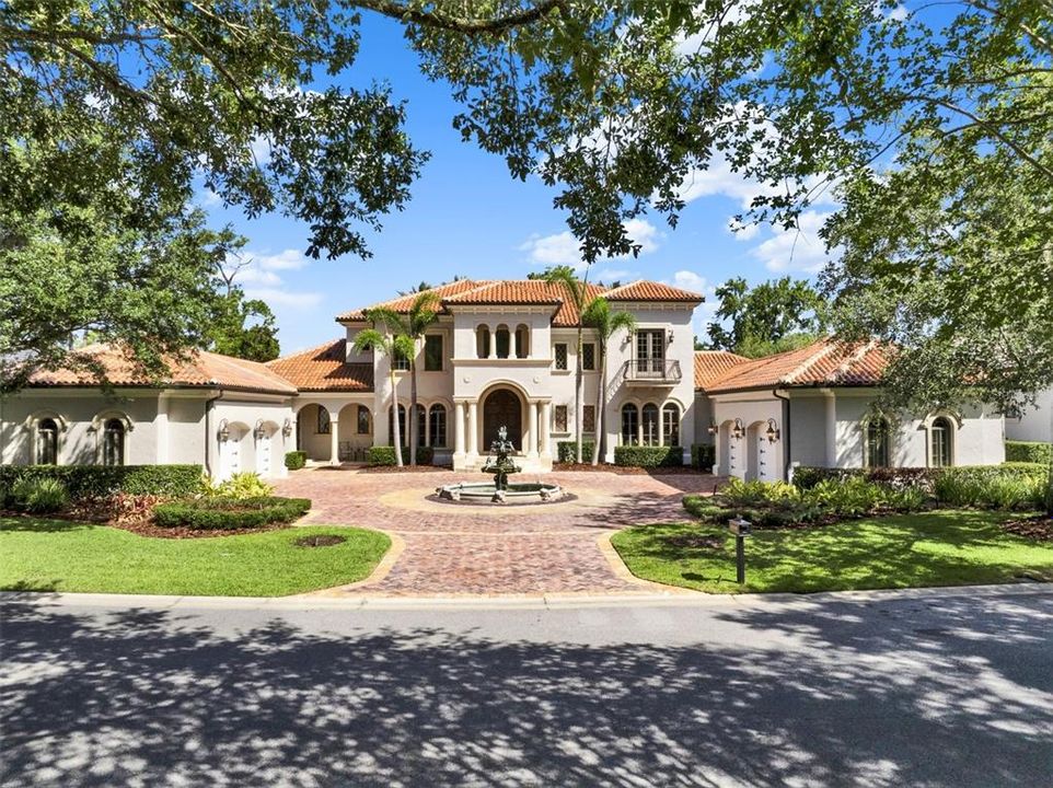 合同活跃: $3,750,000 (5 贝兹, 6 浴室, 6101 平方英尺)