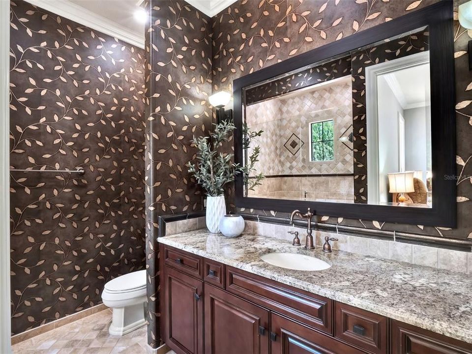 合同活跃: $3,750,000 (5 贝兹, 6 浴室, 6101 平方英尺)