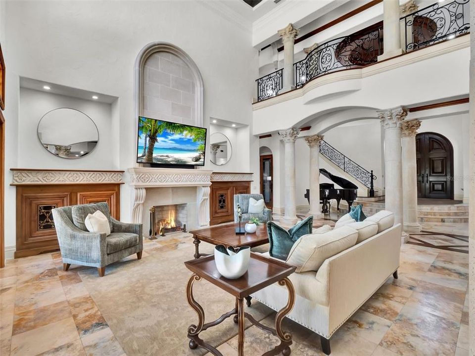 合同活跃: $3,750,000 (5 贝兹, 6 浴室, 6101 平方英尺)