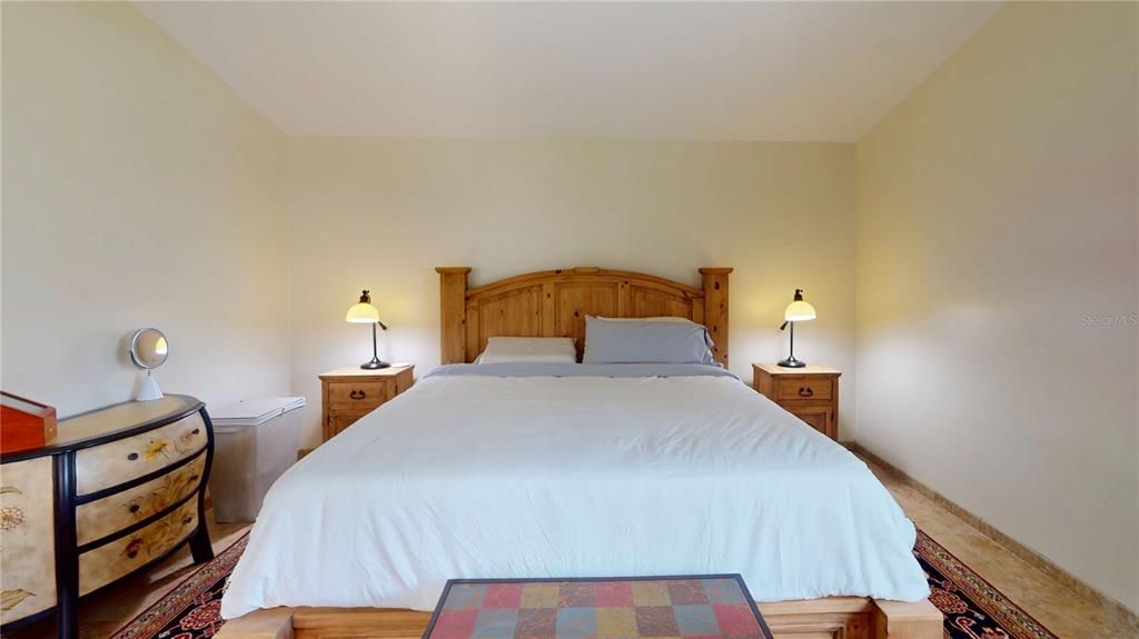 合同活跃: $563,000 (3 贝兹, 2 浴室, 2511 平方英尺)