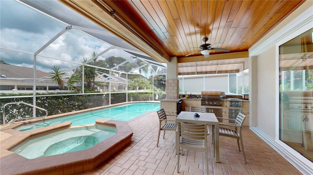 合同活跃: $563,000 (3 贝兹, 2 浴室, 2511 平方英尺)