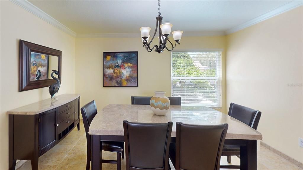 合同活跃: $563,000 (3 贝兹, 2 浴室, 2511 平方英尺)