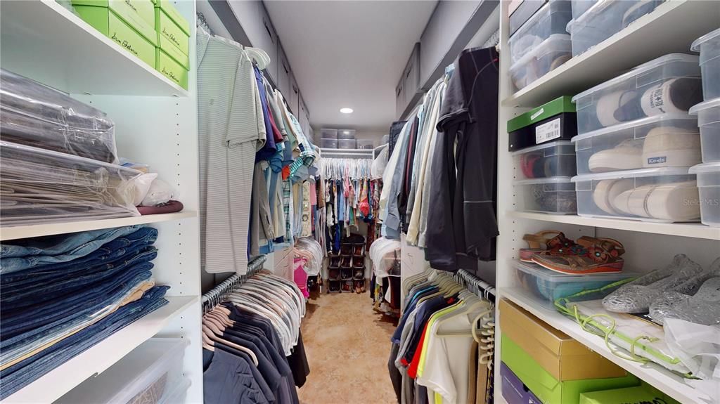 合同活跃: $563,000 (3 贝兹, 2 浴室, 2511 平方英尺)