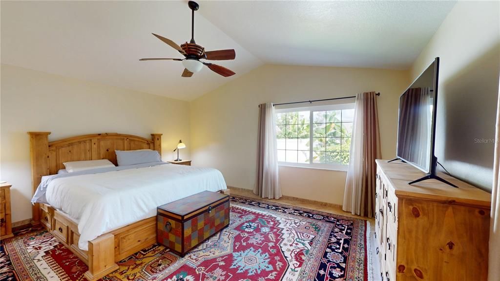 合同活跃: $563,000 (3 贝兹, 2 浴室, 2511 平方英尺)