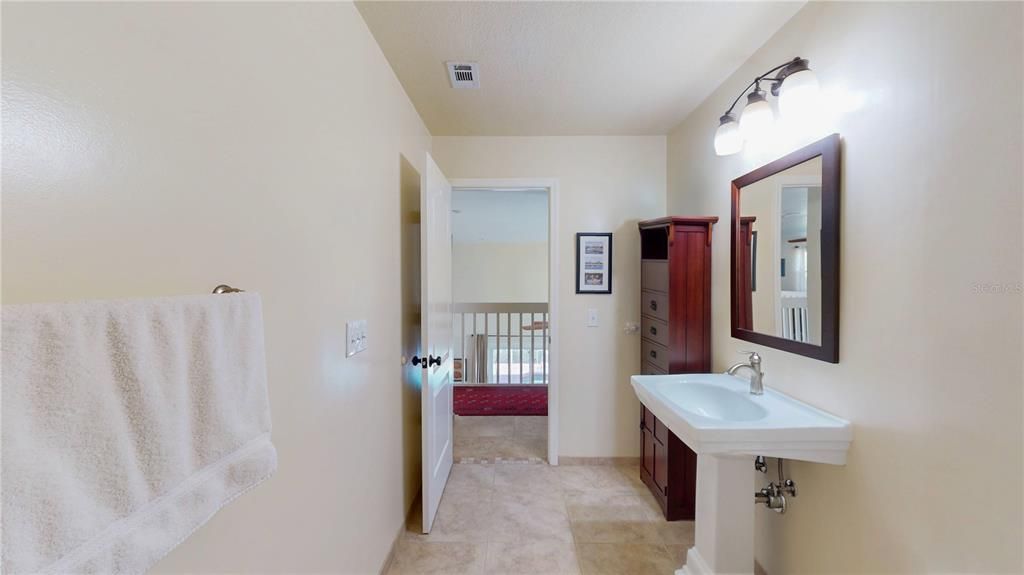 合同活跃: $563,000 (3 贝兹, 2 浴室, 2511 平方英尺)