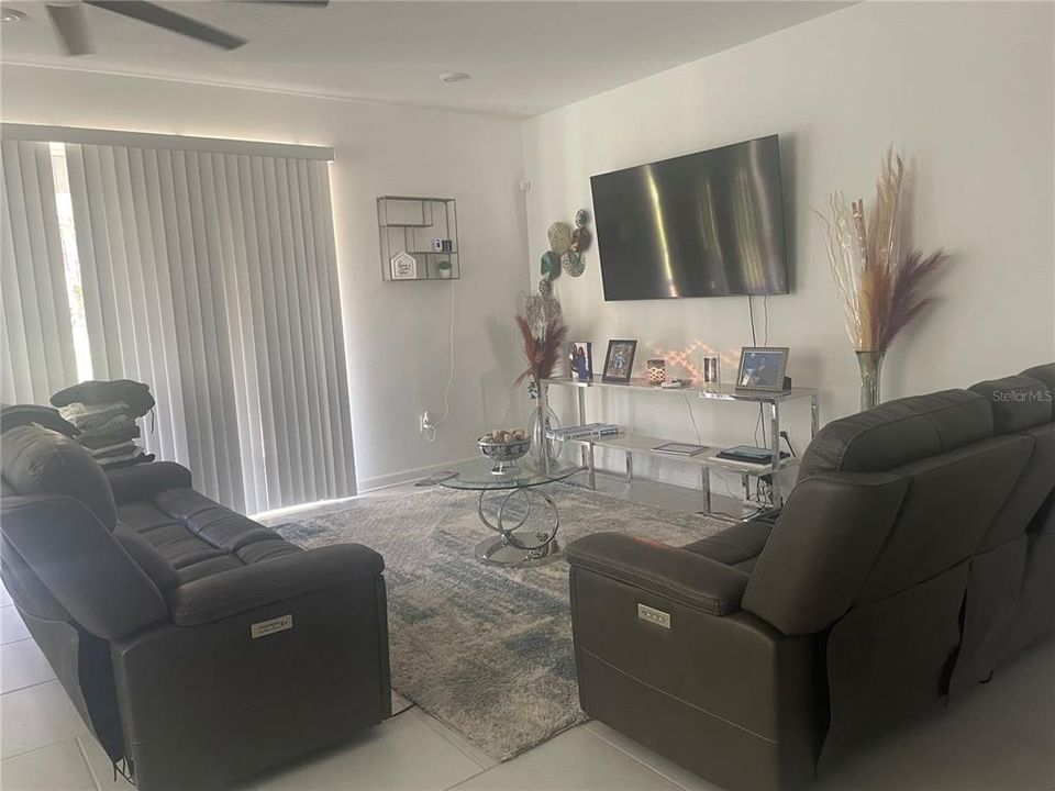 For Sale: $649,900 (5 beds, 3 baths, 3301 Square Feet)