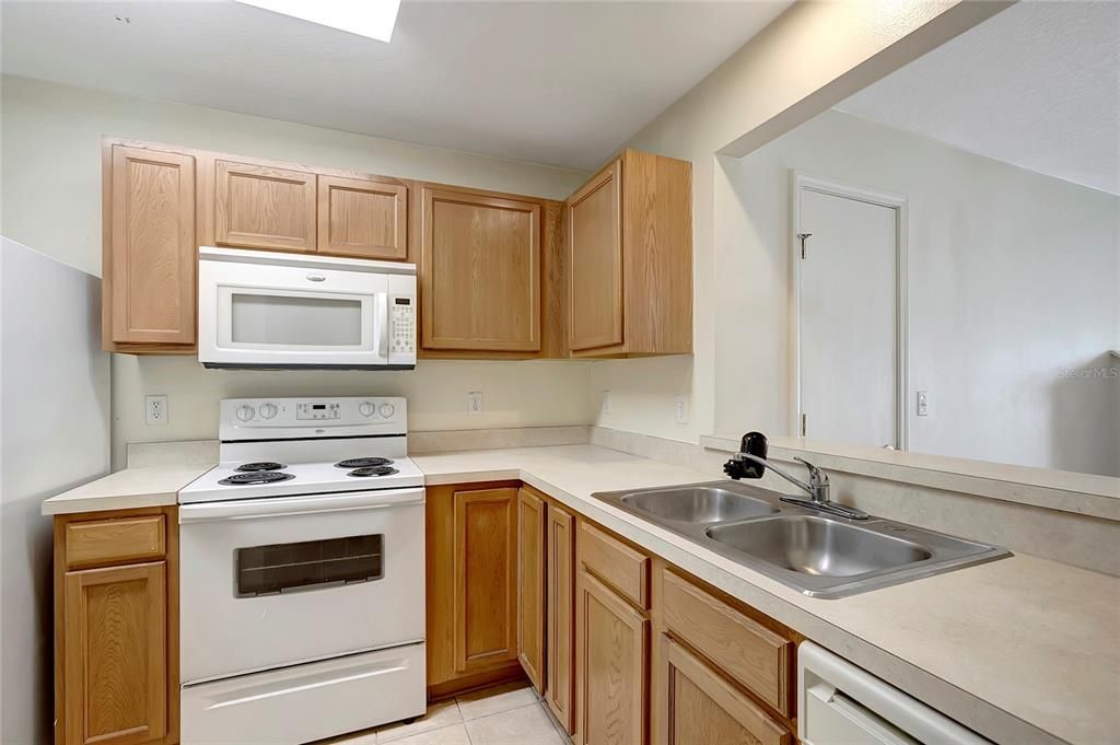 For Rent: $1,899 (2 beds, 2 baths, 1080 Square Feet)