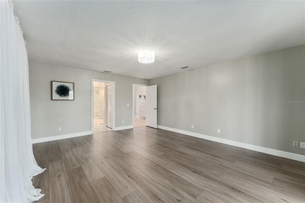 For Sale: $505,000 (4 beds, 2 baths, 2126 Square Feet)