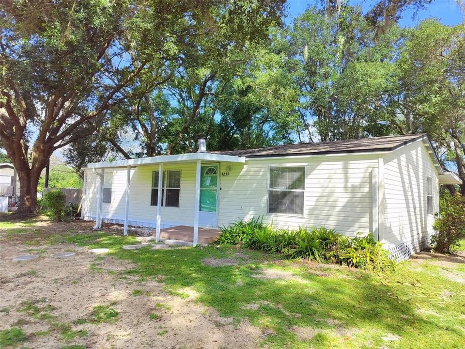 合同活跃: $205,900 (3 贝兹, 2 浴室, 1232 平方英尺)