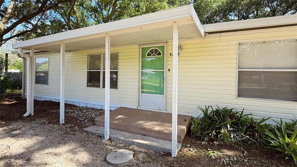 合同活跃: $205,900 (3 贝兹, 2 浴室, 1232 平方英尺)