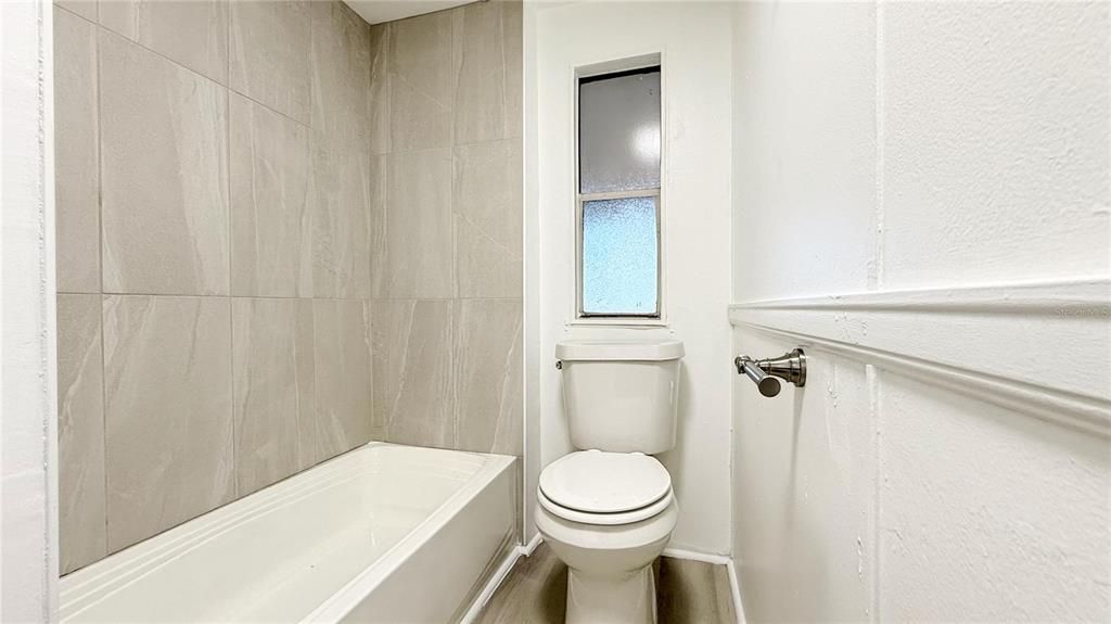 合同活跃: $205,900 (3 贝兹, 2 浴室, 1232 平方英尺)