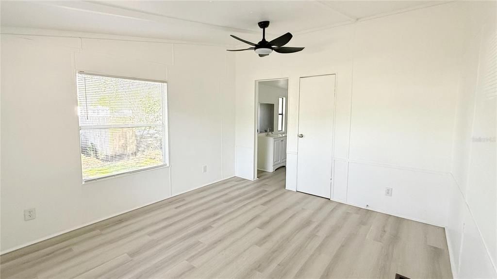 合同活跃: $205,900 (3 贝兹, 2 浴室, 1232 平方英尺)