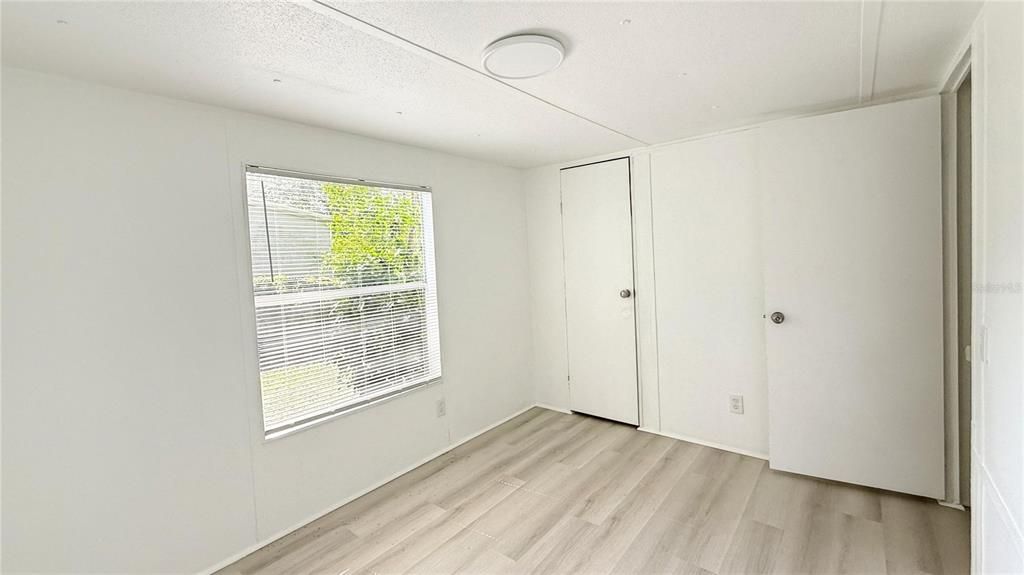 合同活跃: $205,900 (3 贝兹, 2 浴室, 1232 平方英尺)