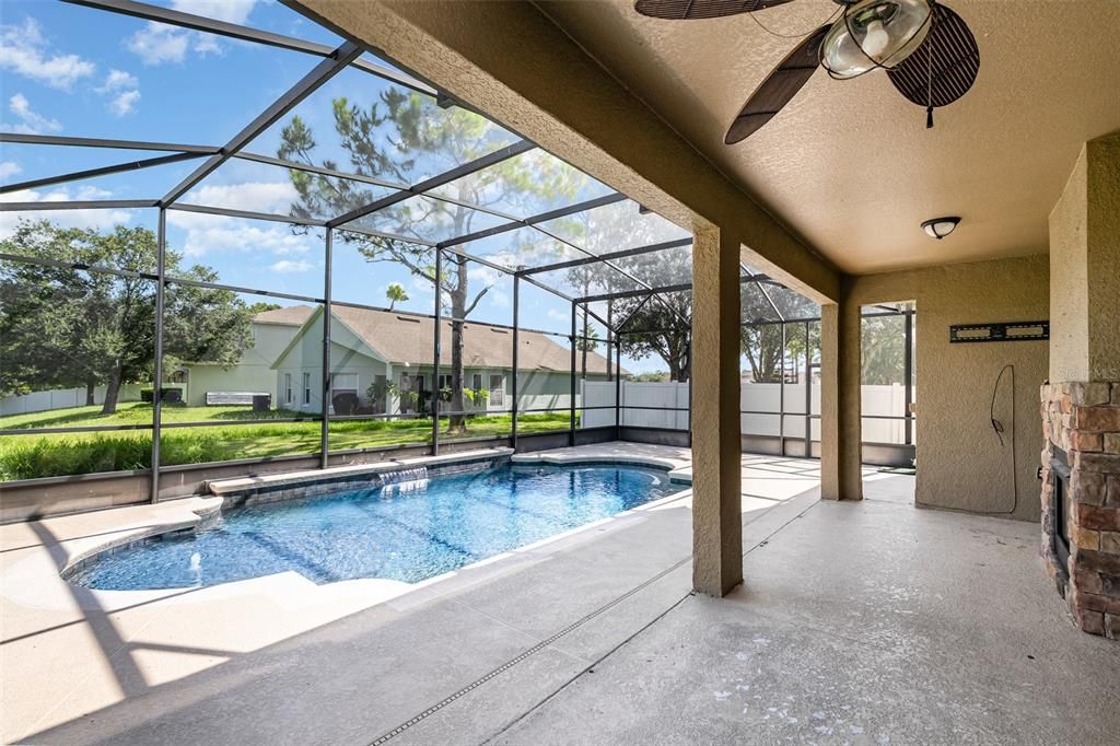 Active With Contract: $588,500 (4 beds, 3 baths, 2658 Square Feet)