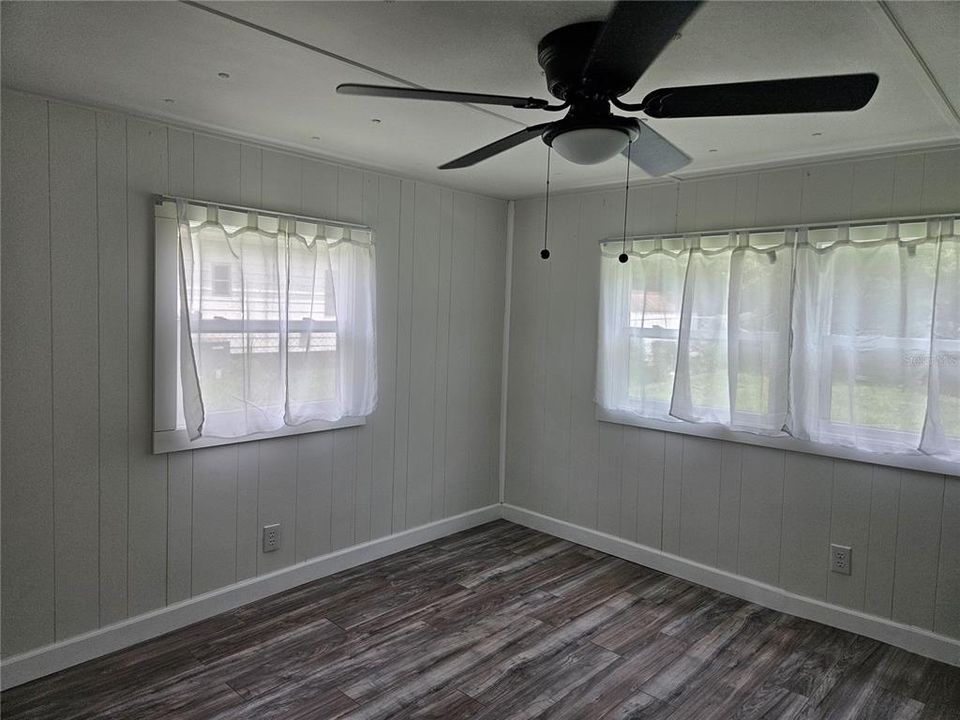 For Sale: $120,000 (2 beds, 2 baths, 828 Square Feet)