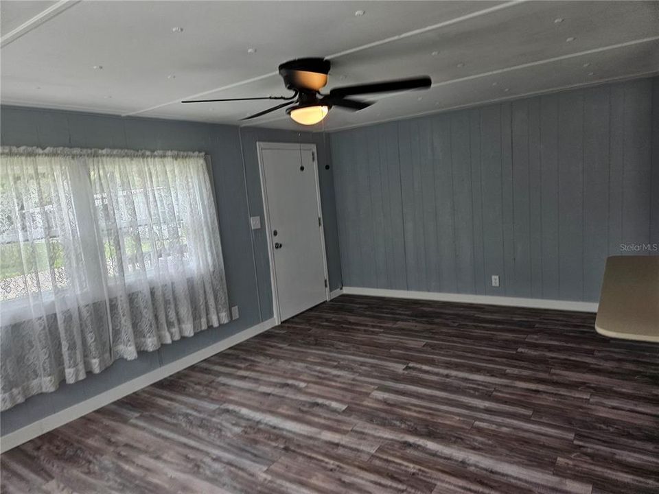 For Sale: $120,000 (2 beds, 2 baths, 828 Square Feet)