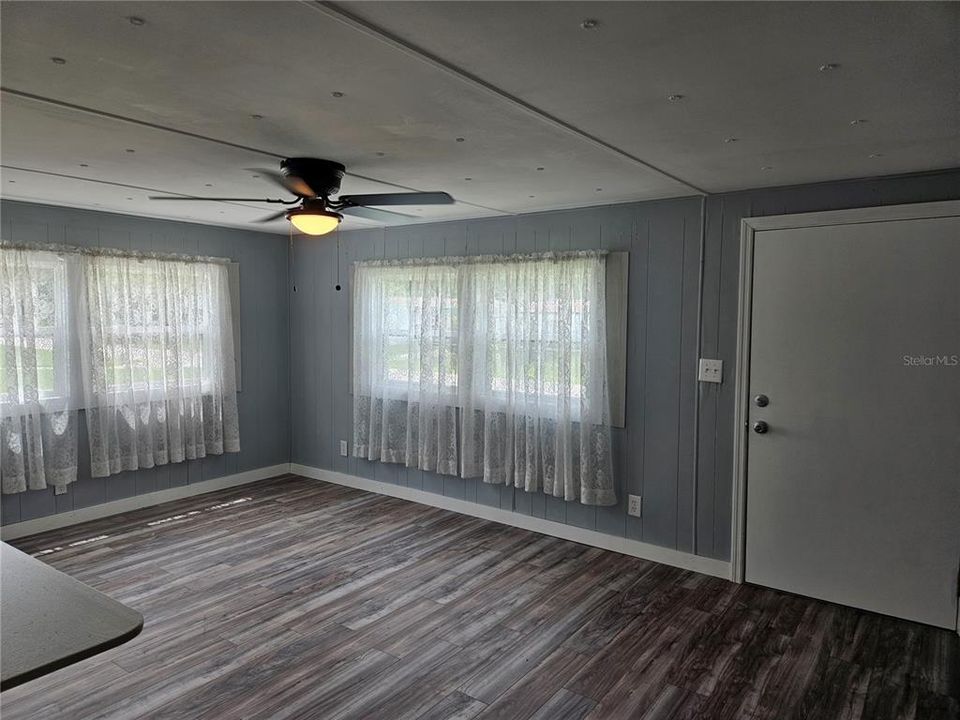 For Sale: $120,000 (2 beds, 2 baths, 828 Square Feet)