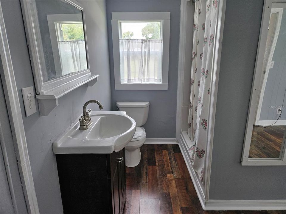 For Sale: $120,000 (2 beds, 2 baths, 828 Square Feet)