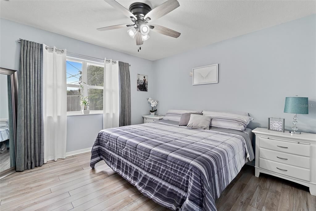 待售: $259,900 (2 贝兹, 2 浴室, 1098 平方英尺)