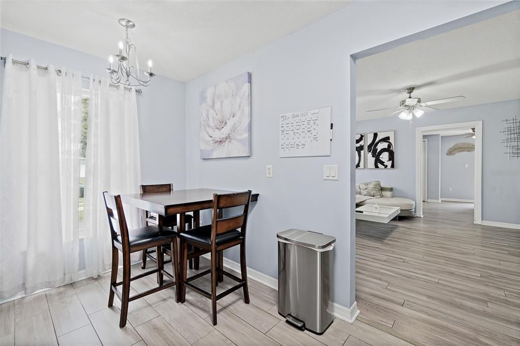 待售: $259,900 (2 贝兹, 2 浴室, 1098 平方英尺)