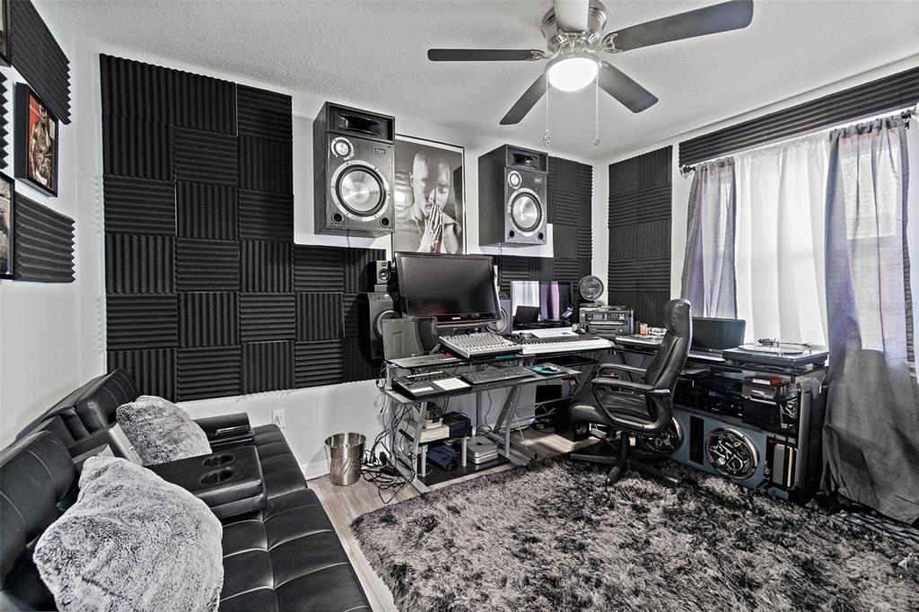 待售: $259,900 (2 贝兹, 2 浴室, 1098 平方英尺)