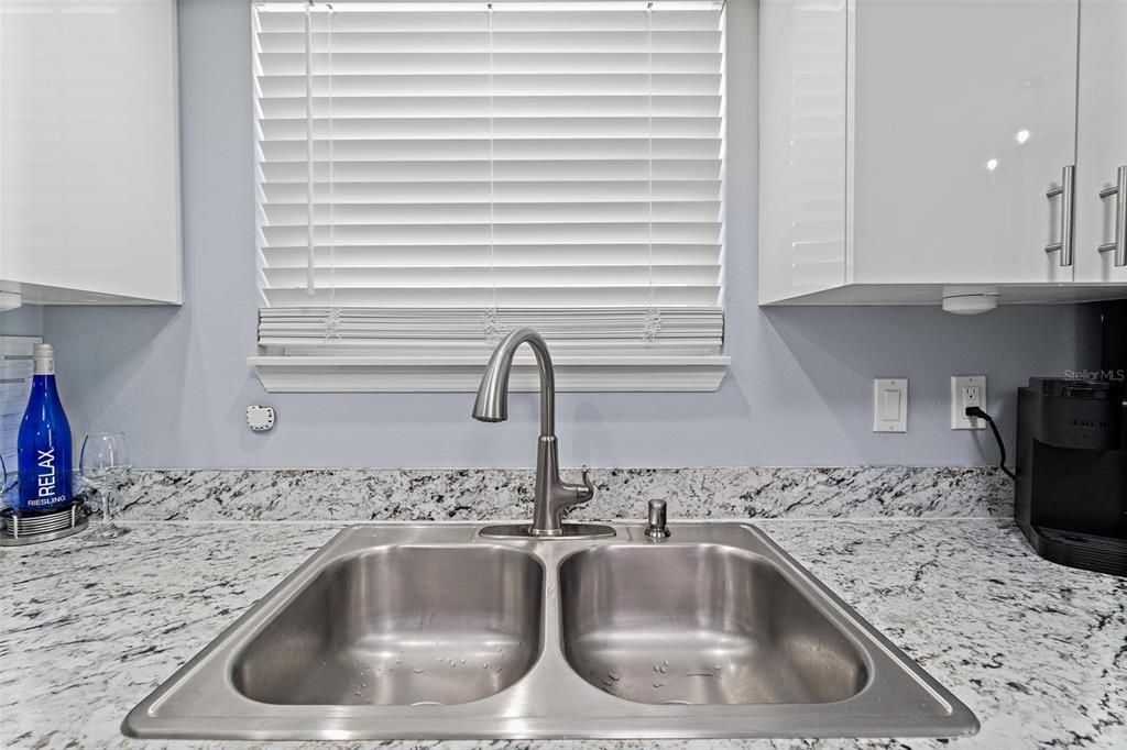 待售: $259,900 (2 贝兹, 2 浴室, 1098 平方英尺)