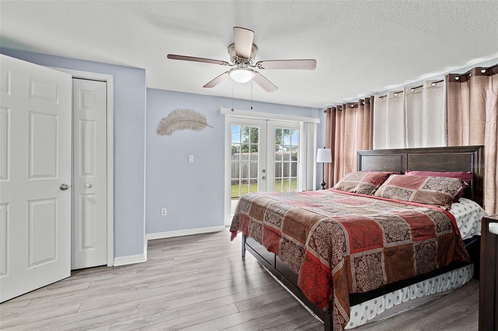 待售: $259,900 (2 贝兹, 2 浴室, 1098 平方英尺)