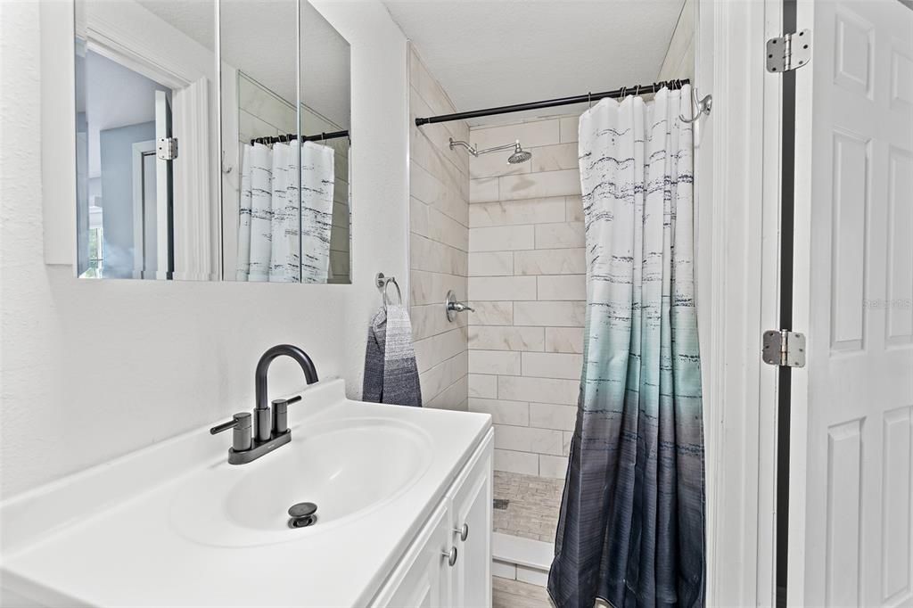 待售: $259,900 (2 贝兹, 2 浴室, 1098 平方英尺)