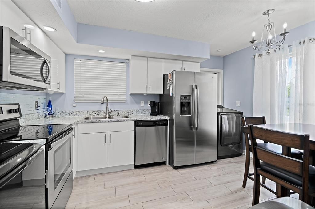 待售: $259,900 (2 贝兹, 2 浴室, 1098 平方英尺)