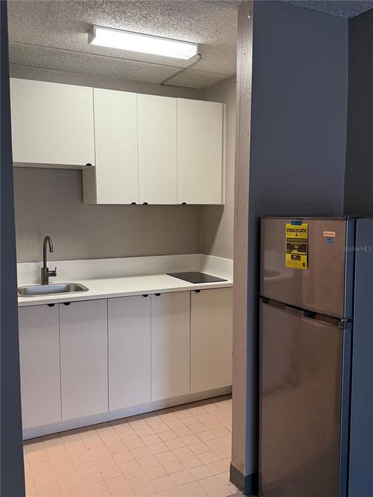 For Rent: $830 (0 beds, 1 baths, 350 Square Feet)