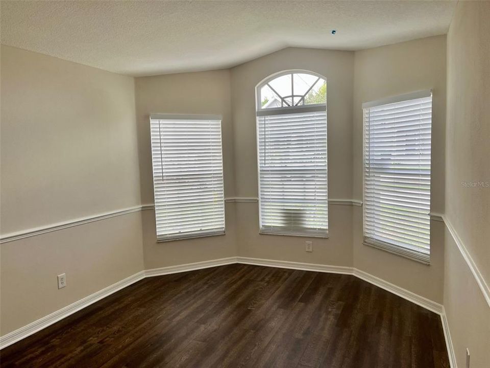 For Sale: $479,000 (3 beds, 2 baths, 1377 Square Feet)