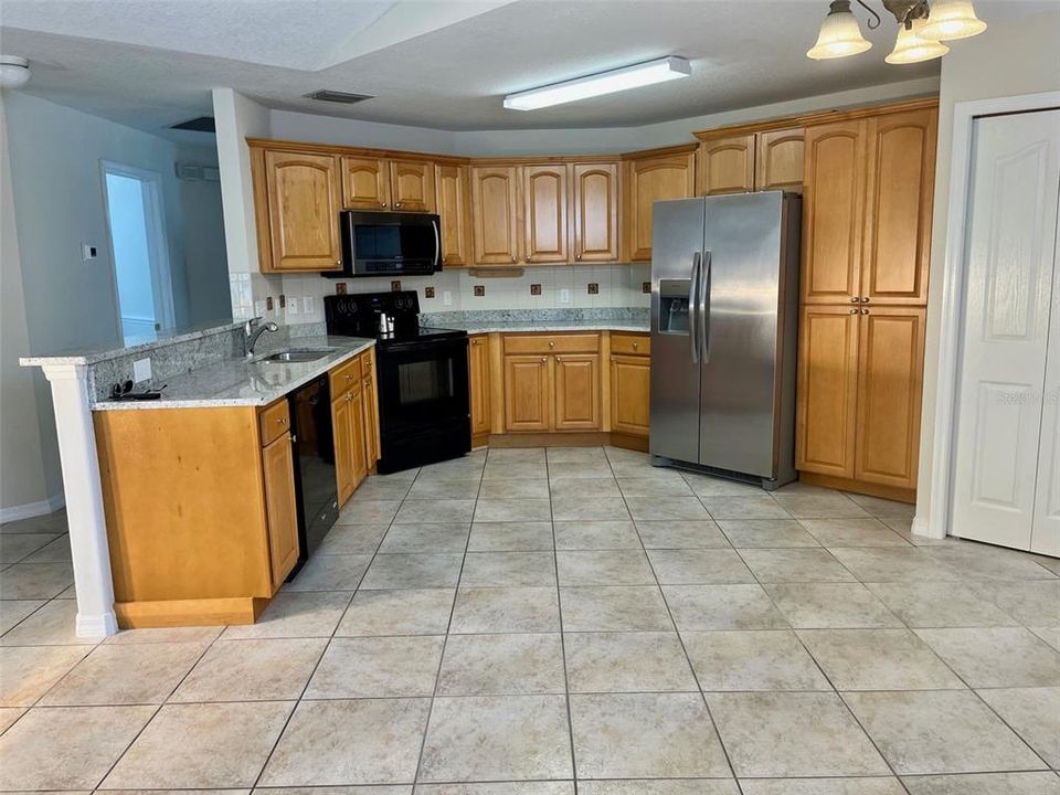 For Sale: $479,000 (3 beds, 2 baths, 1377 Square Feet)